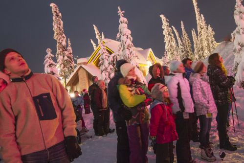 Twinkling fairy lights, snowy footpaths, endless Christmas trees and Christmas carols blasting over the speaker. Big White Ski Resort is one of the best places in the world to celebrate Christmas – the only difficult part is deciding which activity to take part in!1