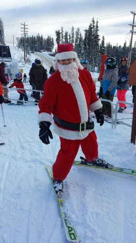 Big White Christmas Day: Ski with Santa3
