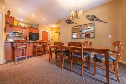 Sundance Lodge Kitchen & Dining Area