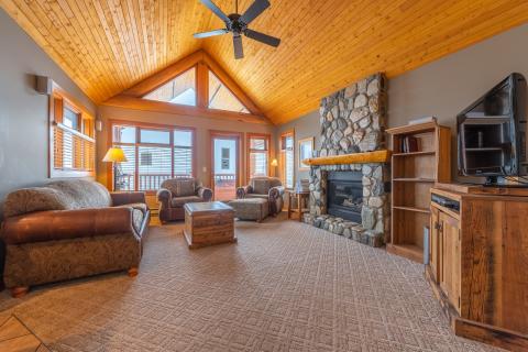 Bullet Creek Cabins Living Room