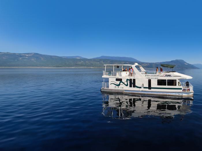 Win a Twin Anchor Houseboat Trip