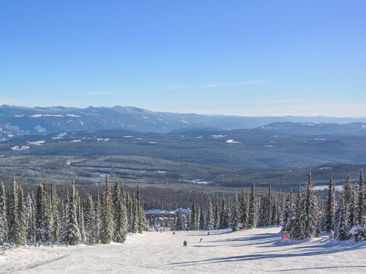 Visit Big White Ski Resort From Alberta Ski Packages Family Deals BW 26 MKT 377 Anniversary Skis 3 Payment Website Campaign Image 3840x3120px 