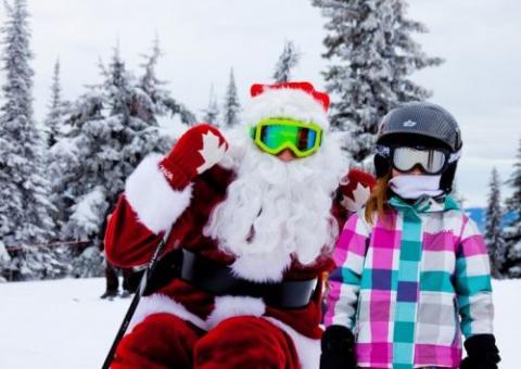 Twinkling fairy lights, snowy footpaths, endless Christmas trees and Christmas carols blasting over the speaker. Big White Ski Resort is one of the best places in the world to celebrate Christmas – the only difficult part is deciding which activity to take part in!